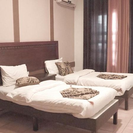 Al Fawanes Hotel Apartments Амман Экстерьер фото