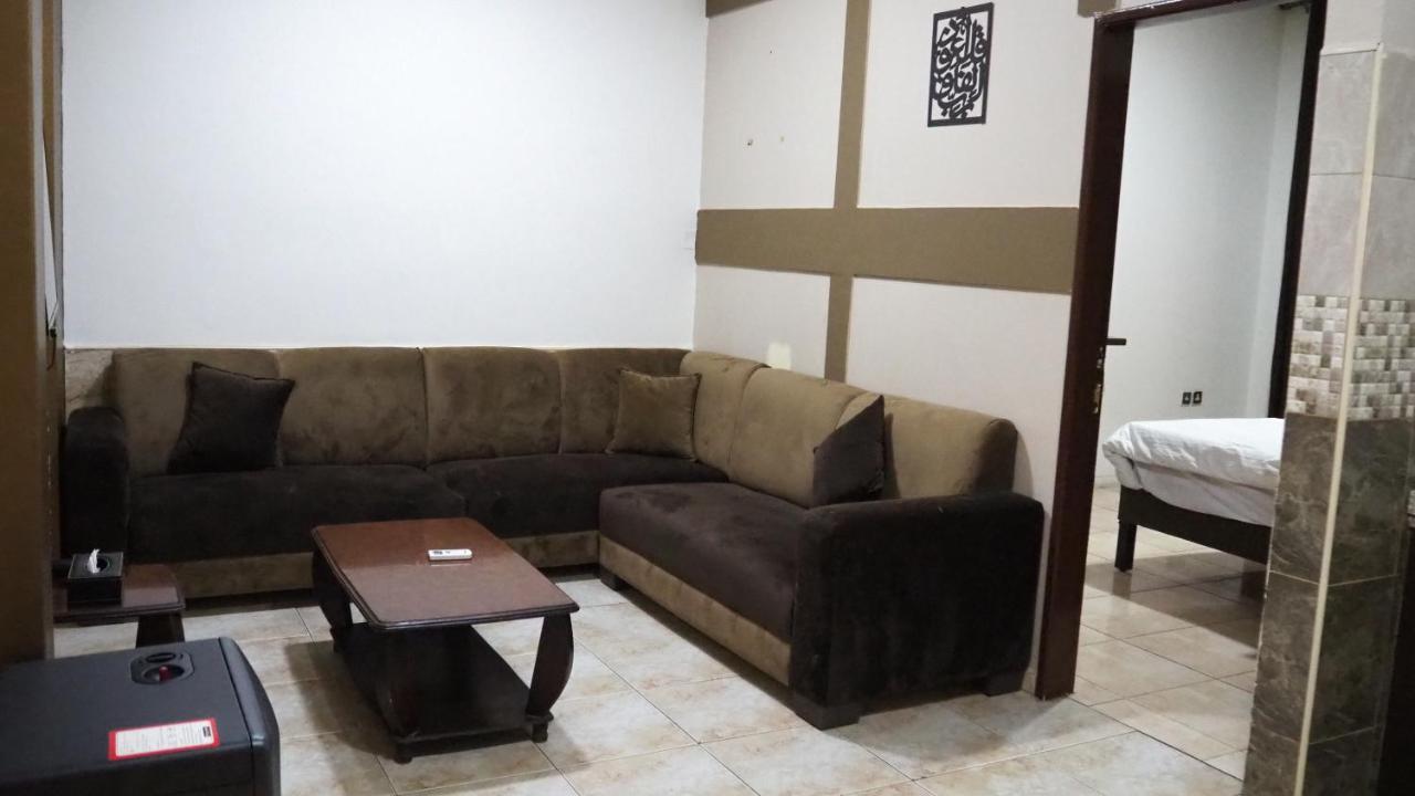 Al Fawanes Hotel Apartments Амман Экстерьер фото